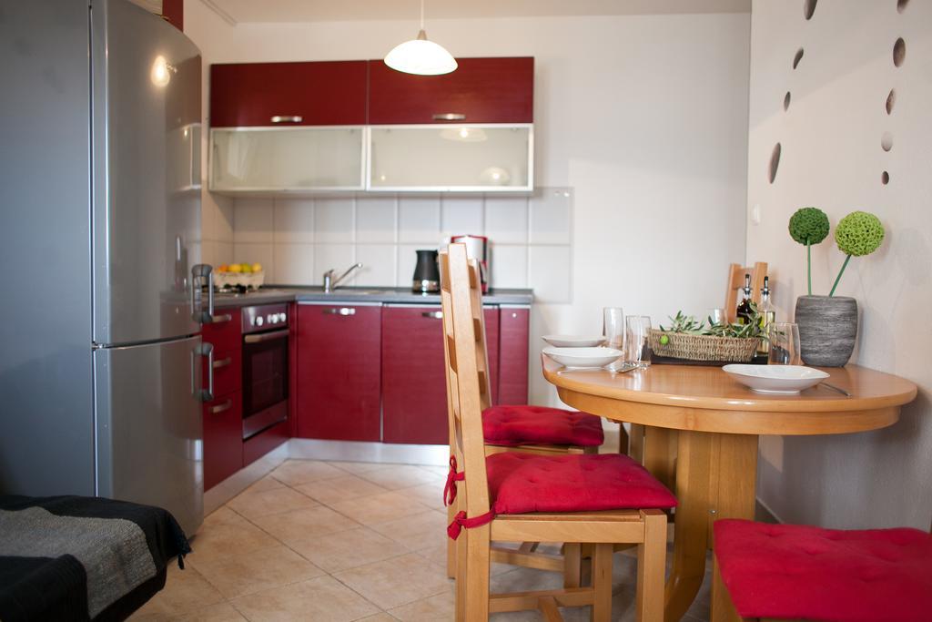 Apartments Mediterranea With Heated Pool Pisak Eksteriør bilde