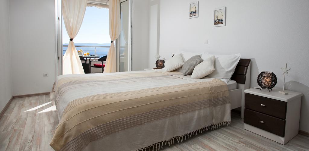 Apartments Mediterranea With Heated Pool Pisak Eksteriør bilde