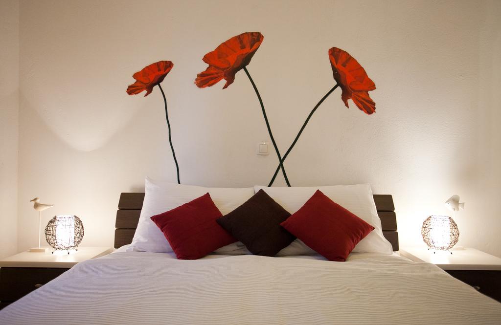 Apartments Mediterranea With Heated Pool Pisak Eksteriør bilde
