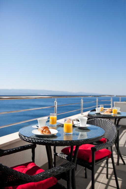 Apartments Mediterranea With Heated Pool Pisak Eksteriør bilde